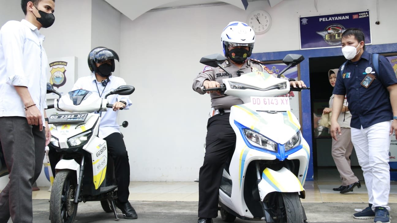 Jajal Sepeda Motor Listrik, Kasatlantas Polrestabes Makassar Dukung Konversi ke Kendaraan Listrik