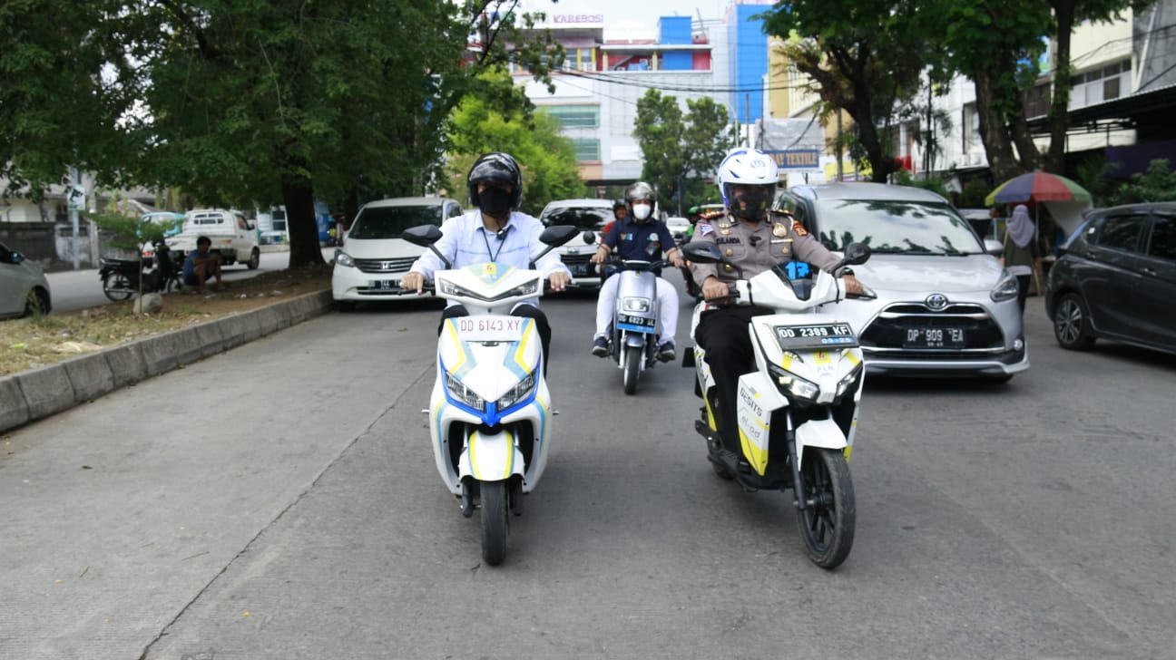 Jajal Sepeda Motor Listrik, Kasatlantas Polrestabes Makassar Dukung Konversi ke Kendaraan Listrik