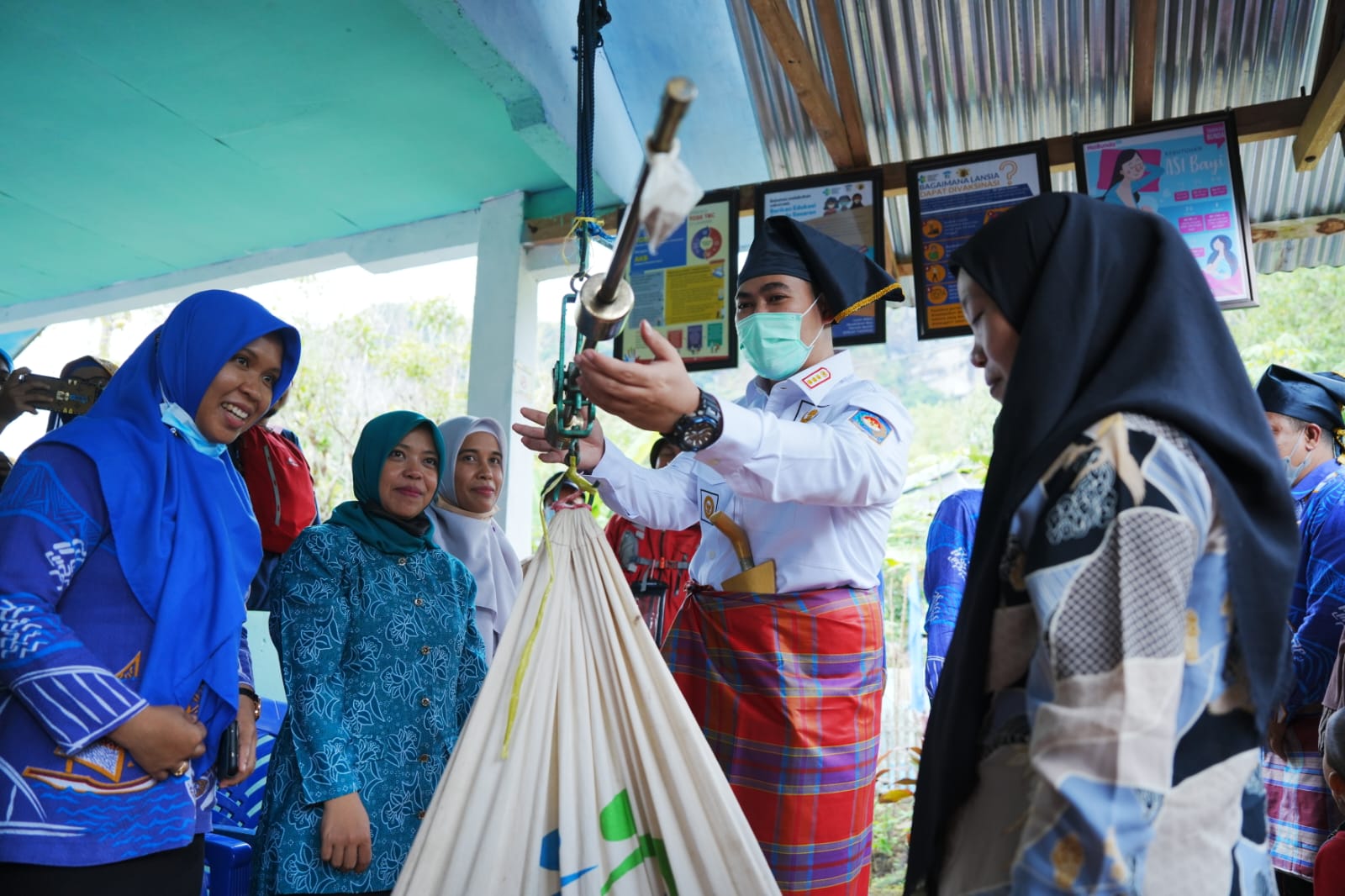 Kunker ke Balocci, Bupati MYL Resmikan Objek Wisata dan Bagikan Bantuan 2 Kunker ke Balocci, Bupati Resmikan Objek Wisata dan Bagikan Bantuan