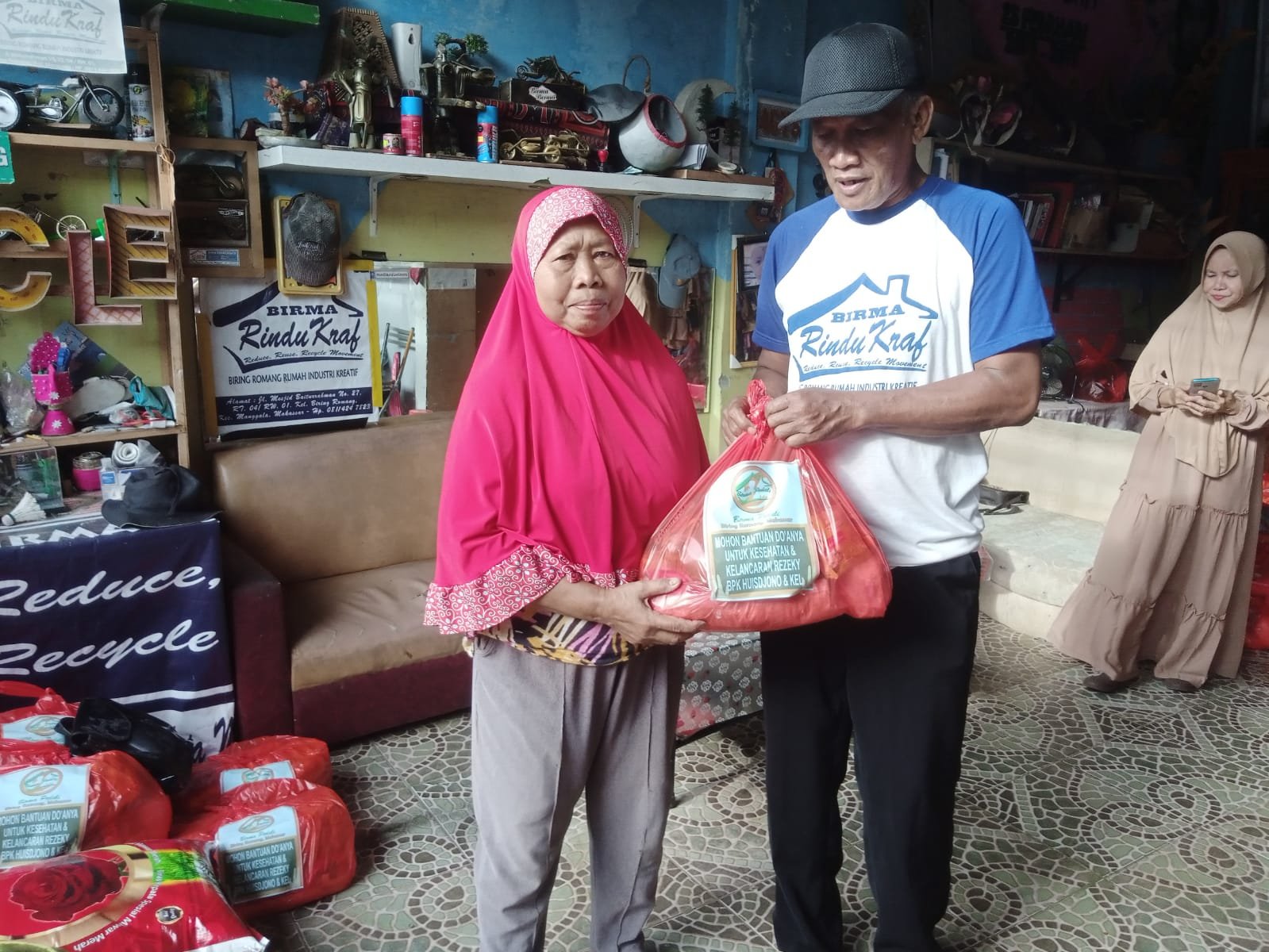 Jum’at Berkah, Birma Peduli Kembali Distribusikan 100 Paket Sembako Kepada Warga