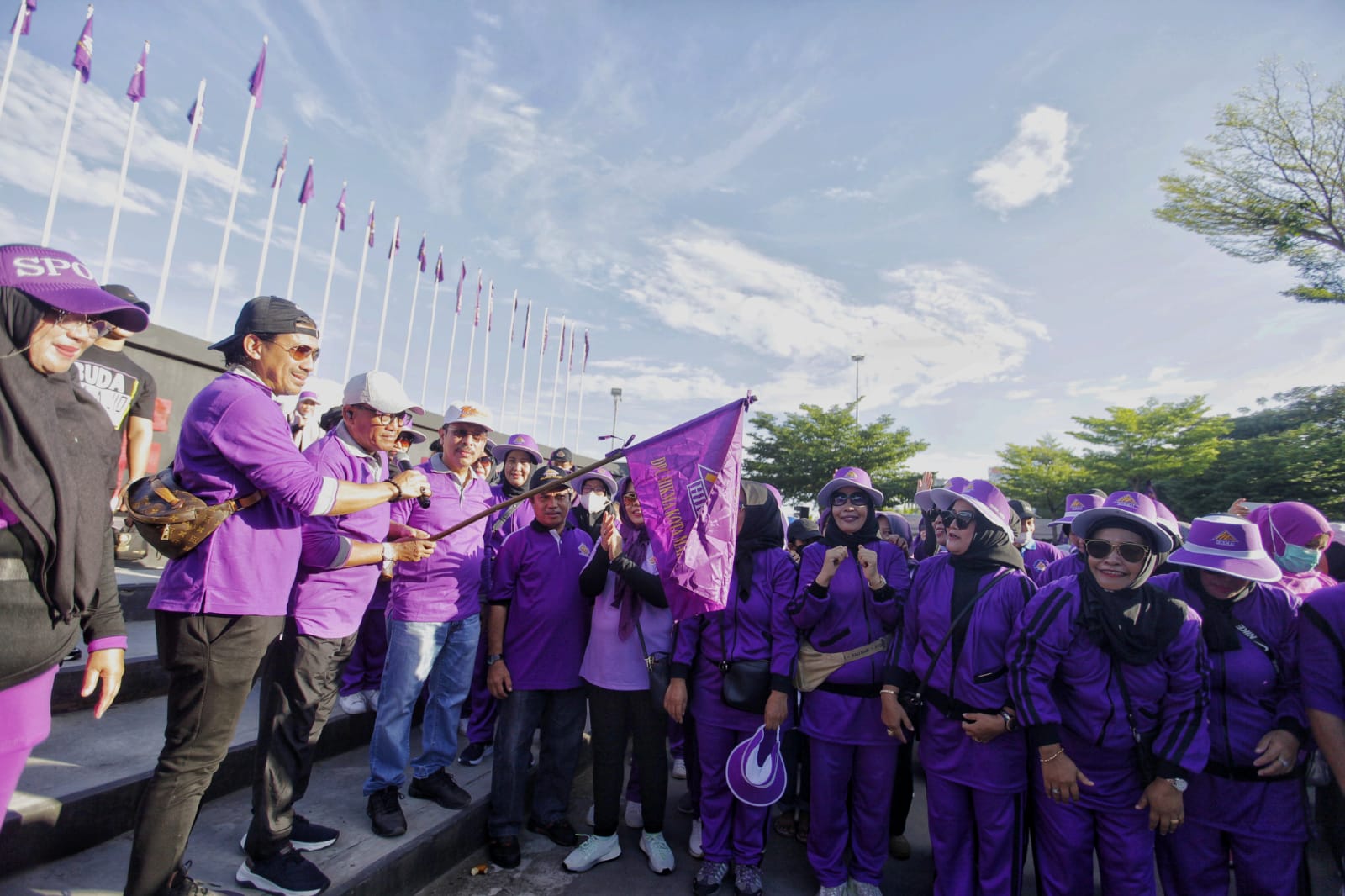 Sekda Kota Makassar Lepas Peserta Jalan Sehat HUT ke-85 HIKMA