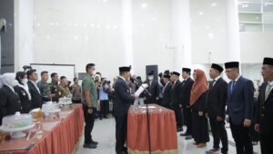 Lantik Dewas dan Direksi Perusda, Walikota: Keberhasilan Perusda Ada Ditangan Kalian