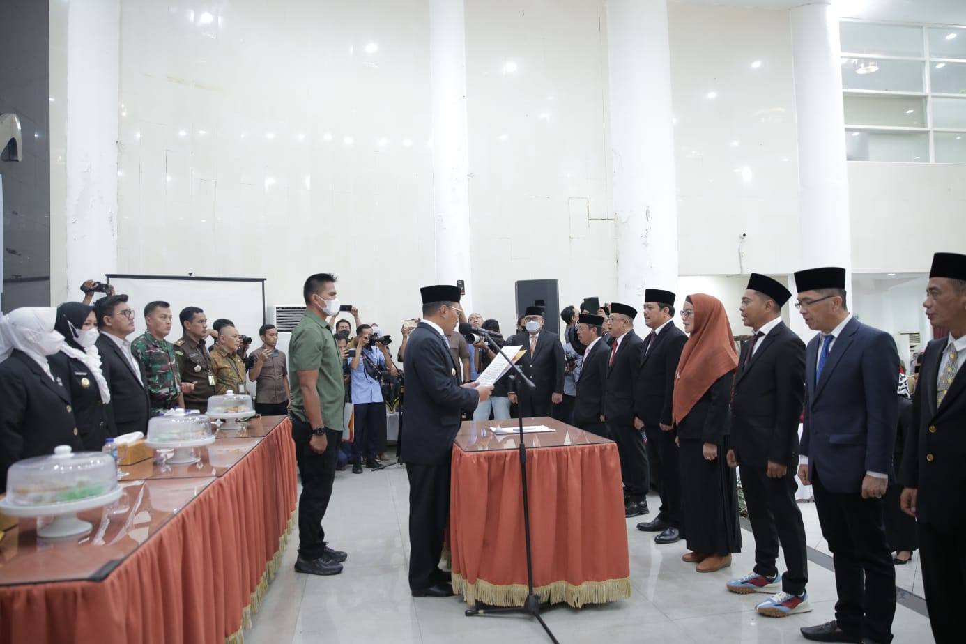 Lantik Dewas dan Direksi Perusda, Danny: Keberhasilan Perusda Ada Ditangan Kalian