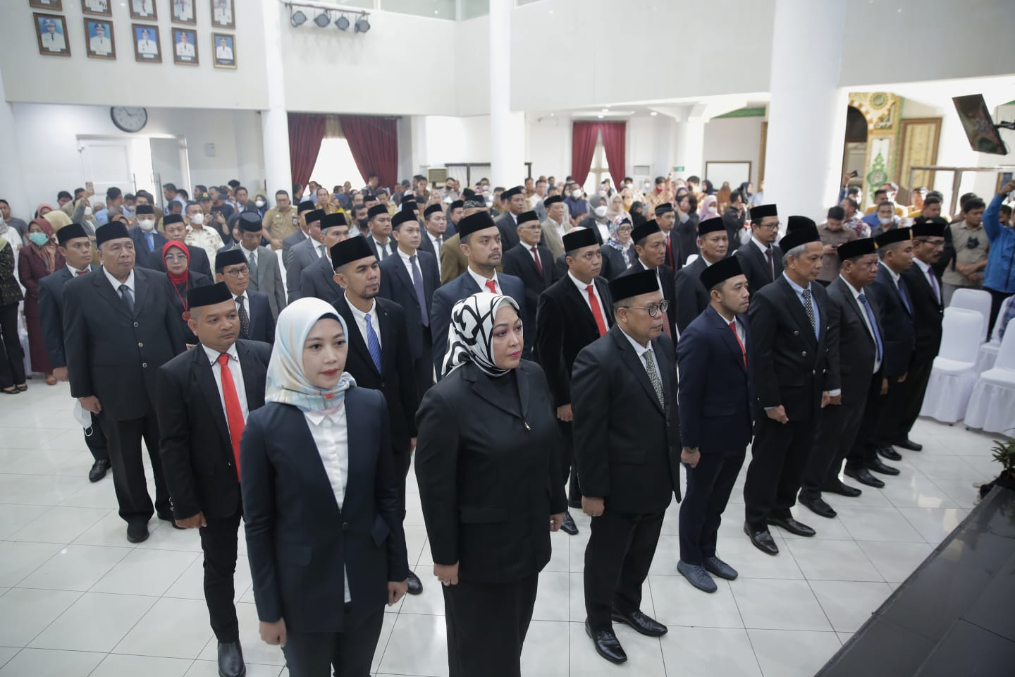 Lantik Dewas dan Direksi Perusda, Walikota: Keberhasilan Perusda Ada Ditangan Kalian 2 Lantik Dewas dan Direksi Perusda, Danny: Keberhasilan Perusda Ada Ditangan Kalian