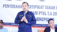 Wakil Bupati Jeneponto Serahkan 100 Sertifikat Tanah di Desa Kalimporo