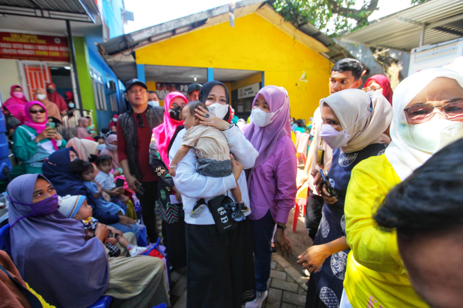 Fatmawati Rusdi Bagikan Makanan Tambahan Balita di Puskesmas Antang Tekan Angka Stunting