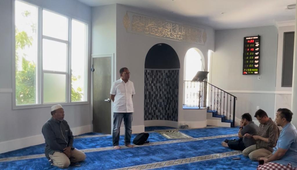 Salat Zuhur di Masjid At Thohir Los Angeles, Danny Harap Dapat Jadi Pusat Komunitas & Dakwah