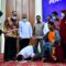 Penyandang Disabilitas Sujud Syukur Usai Terima E-KTP dari Gubernur Andi Sudirman