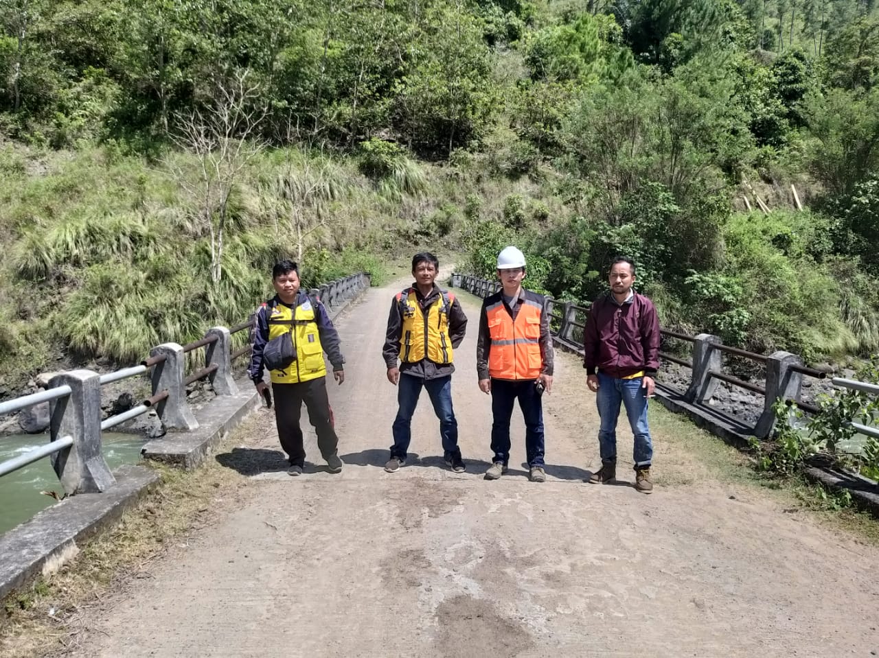 Gubernur Instruksikan PUTR Sulsel Inventarisir Jalan Rusak di Simbuang-Mappak Ditangani 2023