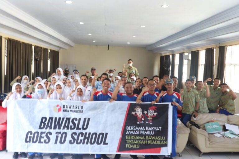 Bawaslu Goes to School di SMAN 2 Makassar 2 Bawaslu Goes to School di SMAN 2 Makassar