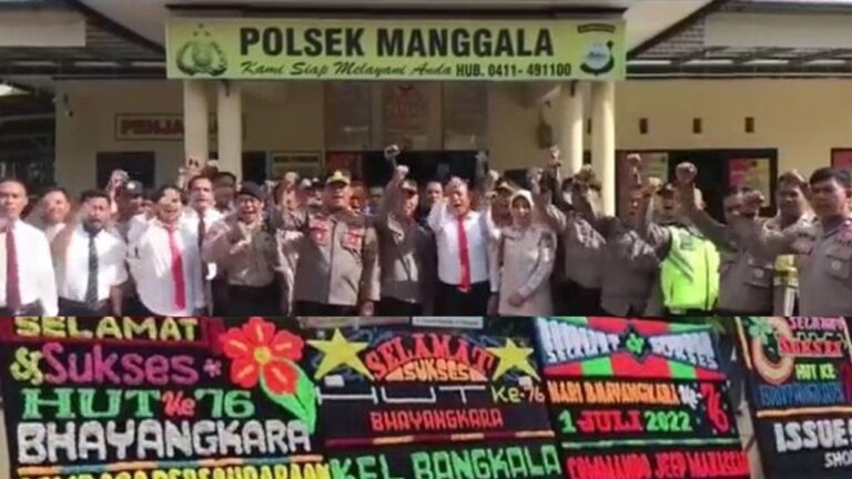 Mapolsek Manggala Dibanjiri Karangan Bunga di HUT Bhayangkara ke-76 5 Mapolsek Manggala Dibanjiri Karangan Bunga di HUT Bhayangkara ke-76