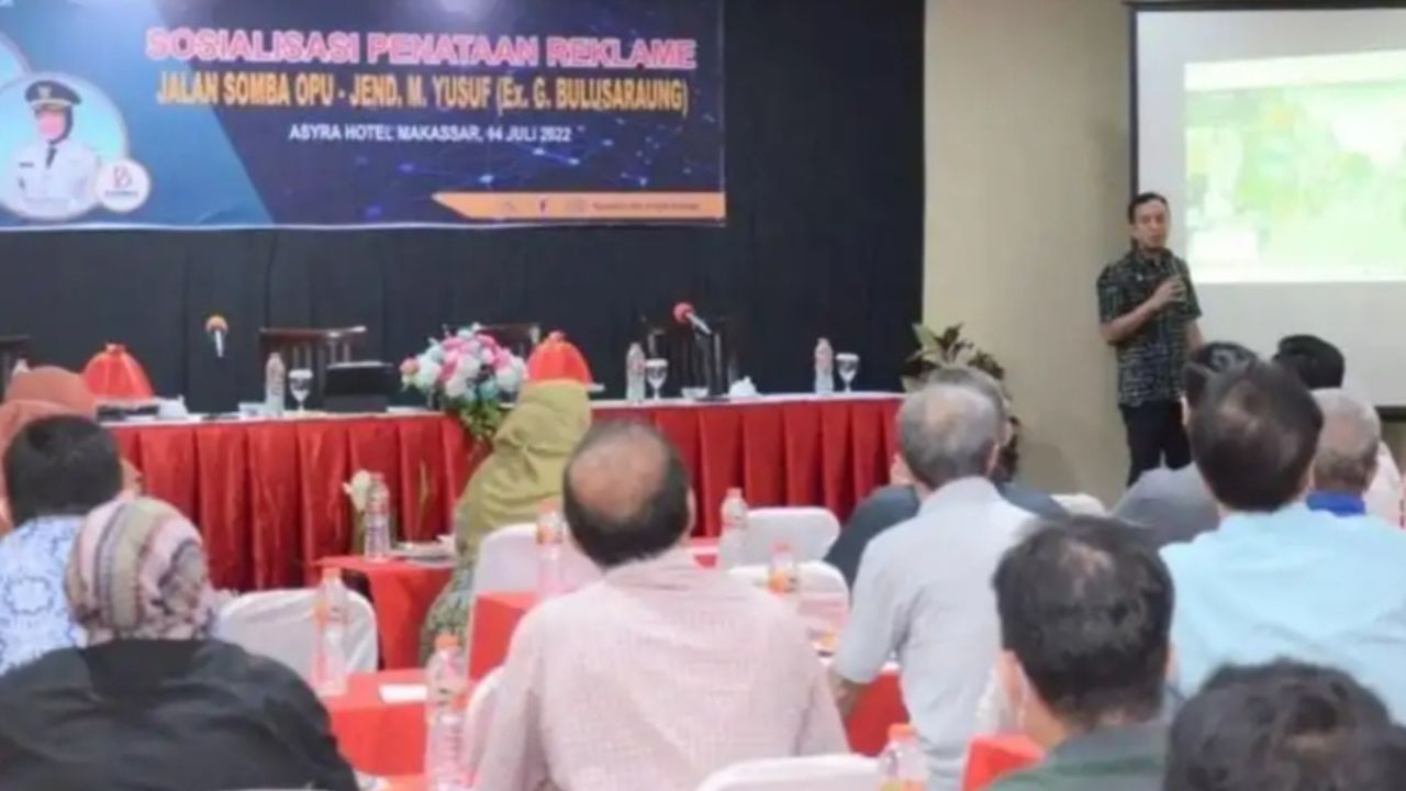 Dinilai Semrawut, Bapenda Mulai Menata Reklame di Makassar