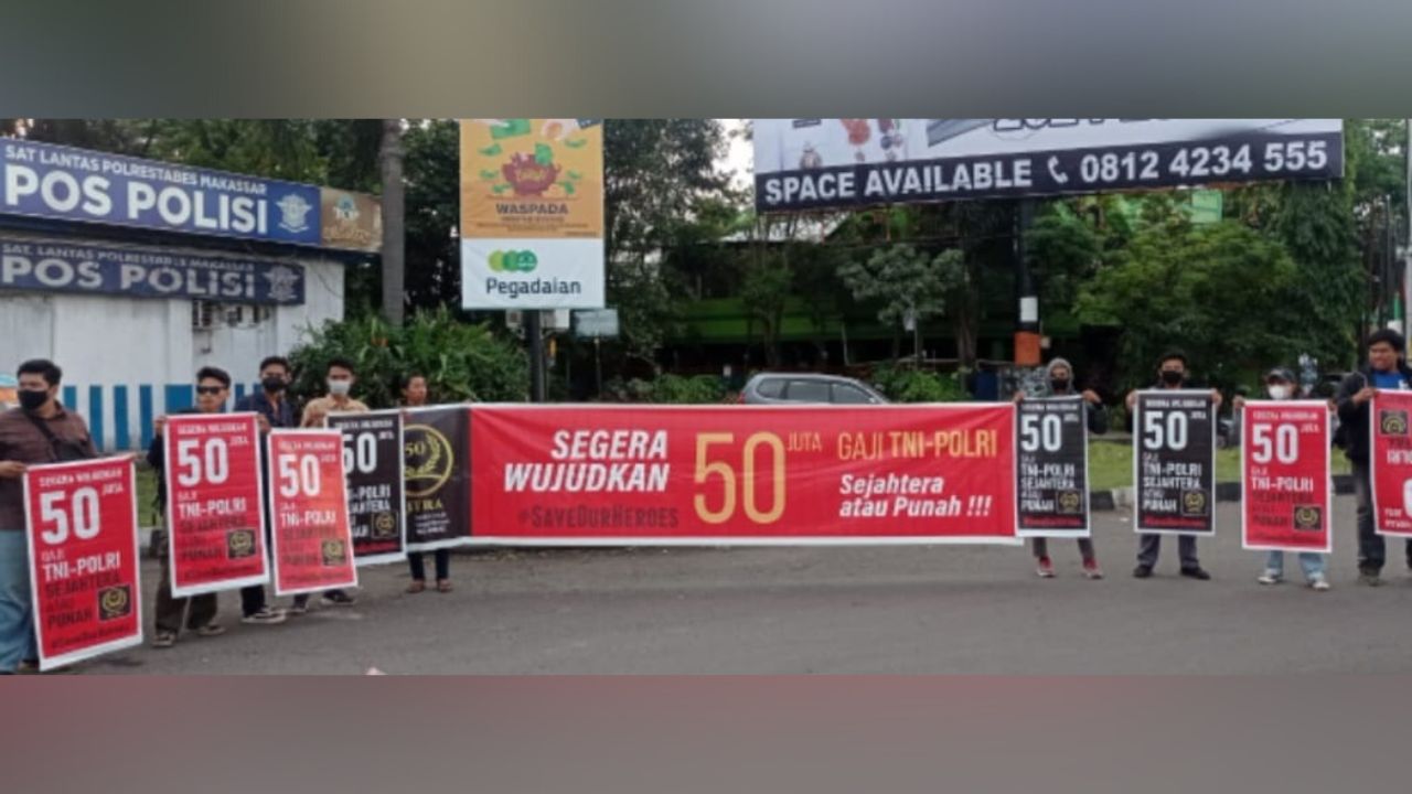 KITRA Makassar Aksi Desak Kenaikan Gaji TNI Polri