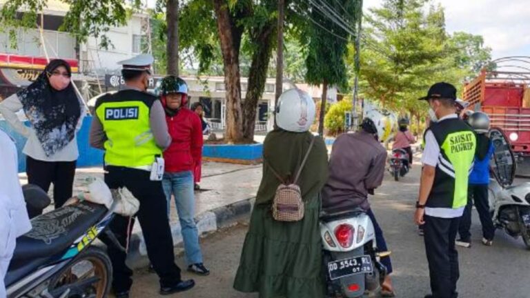 Samsat Pangkep Bersama Satlantas dan Jasa Raharja Tertibkan 32 unit kendaraan 8 Samsat Pangkep Bersama Satlantas dan Jasa Raharja Tertibkan 32 unit kendaraan