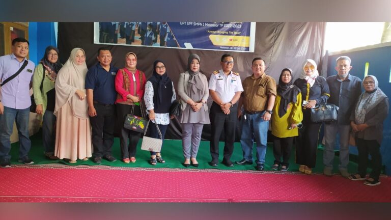 IKA Spensa Makassar Bagikan Beasiswa pada Siswa Berprestasi