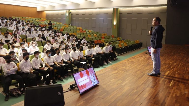 Danny Pomanto Ajak Mahasiswa Universitas Ciputra Kolaborasi dengan UMKM Lorong