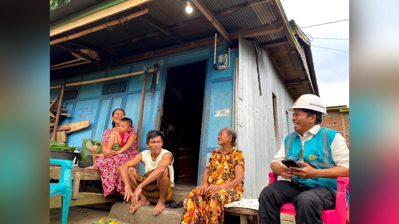 Semarak Kemerdekaan, PLN Nyalakan Mimpi 872 KK di Seluruh Indonesia