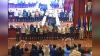 Bersama Walikota Makasar yang diwakili Sekda, Bupati Gowa & Bupati Luwu Utara, Beni Iskandar terima Penghargaan