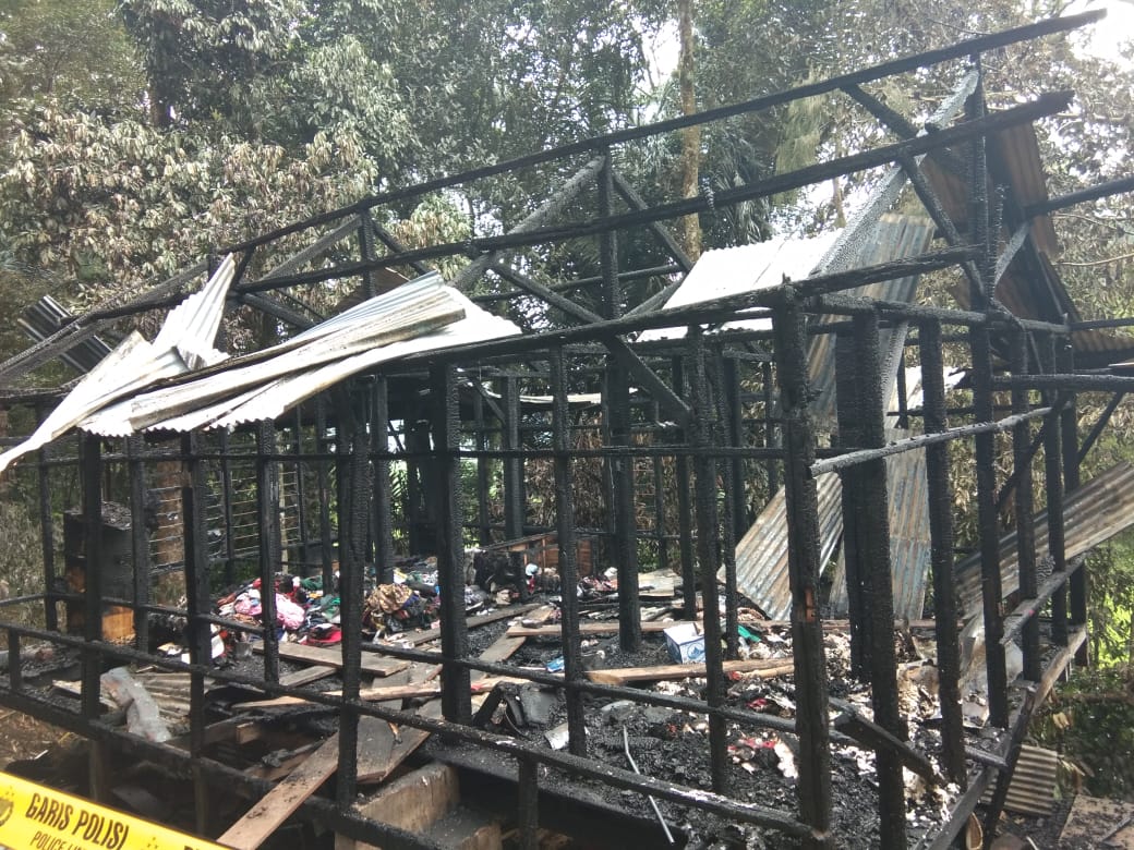 Gubernur Andi Sudirman Instruksikan Pemenuhan Bantuan untuk Korban Kebakaran di Torut, Disalurkan Bupati Yohanis Bassang