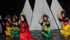 KMP UNM Sukses Suguhkan Talenta Anak Dusun Bone di Malam Puncak Abdi Bina Desa