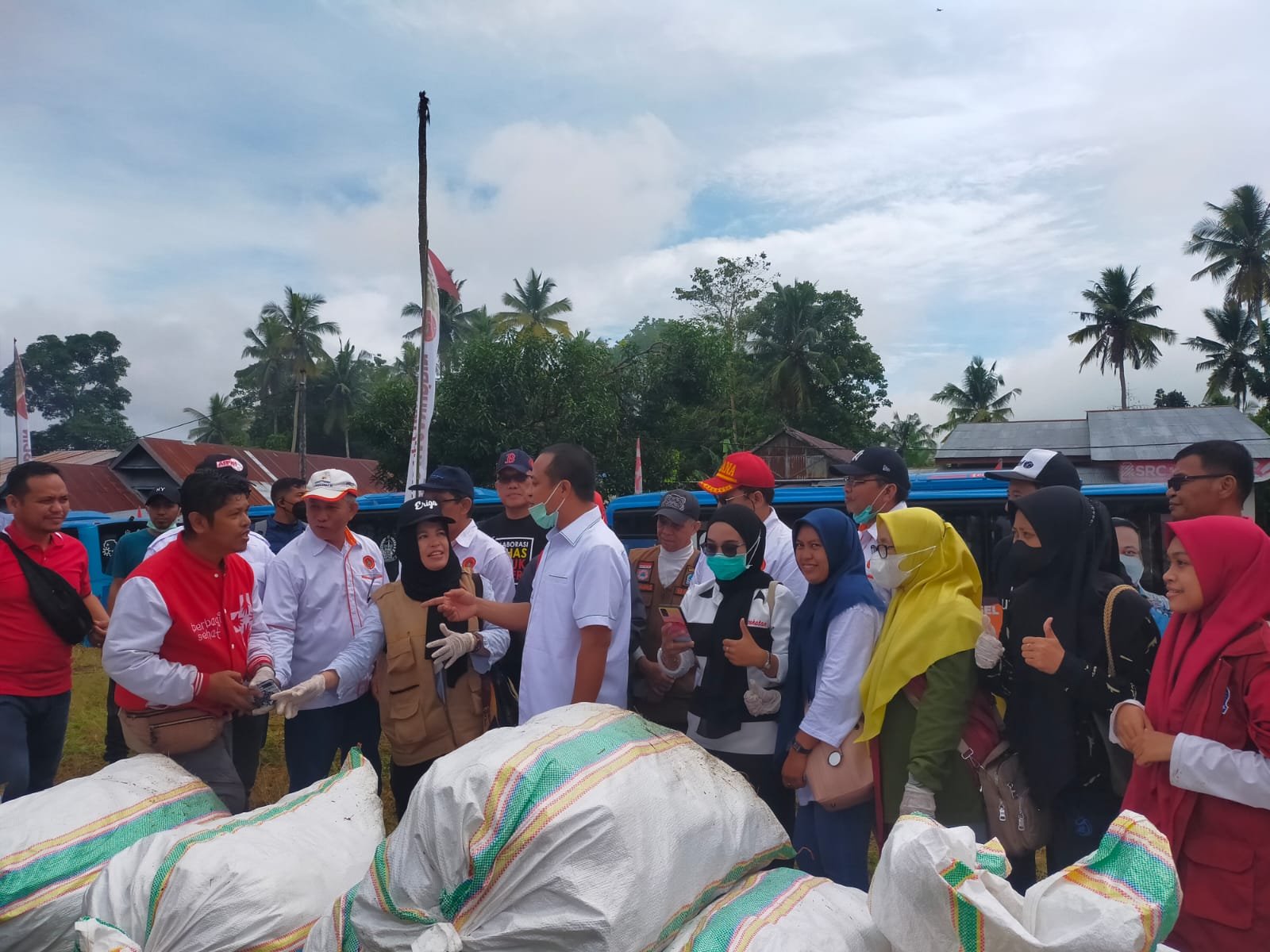 Jalan Santai Anti Mager IKA UNHAS Kumpulkan 125 Kg Sampah