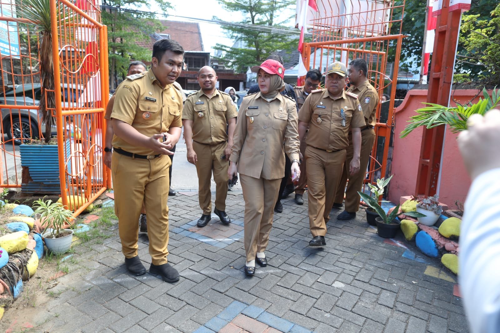 Kunjungi Longwis, Fatmawati Rusdi Sarapan Nasi Kuning di Lorong