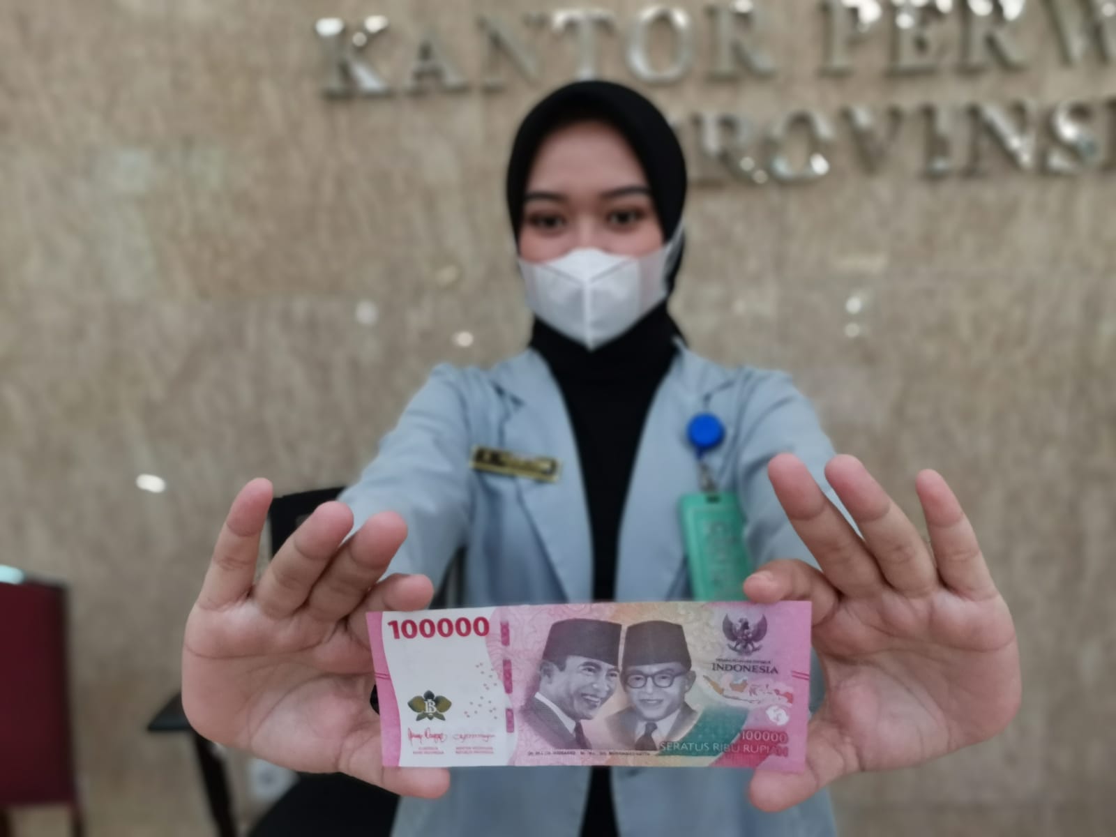 Uang Rupiah 2022 Resmi Diluncurkan, BI Pastikan Uang Lama Masih Tetap Berlaku 2 Uang Rupiah 2022 Resmi Diluncurkan, BI Pastikan Uang Lama Masih Tetap Berlaku