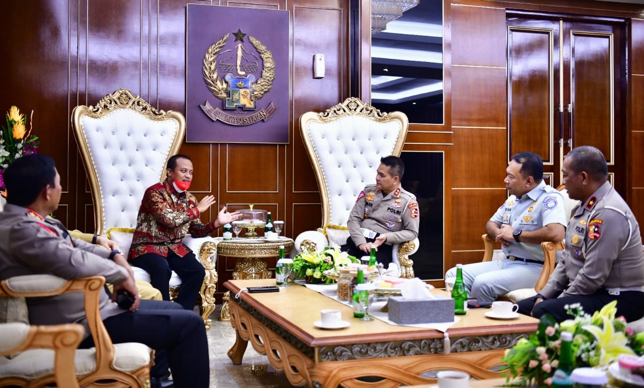 Pemprov Sulsel & Korlantas Polri Komitmen Optimalkan PAD dari Pajak Kendaraan Bermotor 2 Pemprov Sulsel & Korlantas Polri Komitmen Optimalkan PAD dari Pajak Kendaraan Bermotor