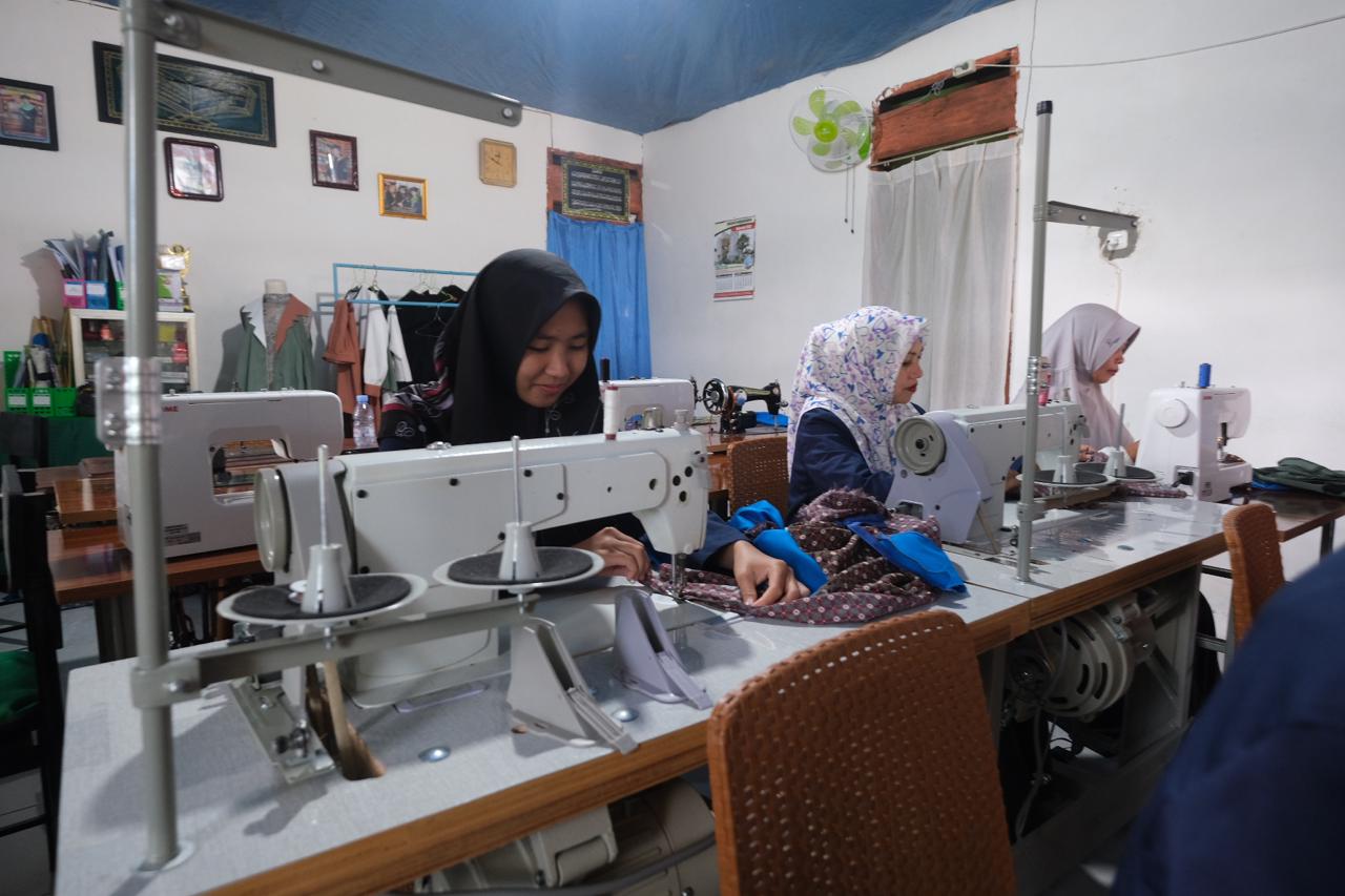 Berkat Bantuan PLN, Kini PKBM Cendikia Paripurna Bangsa Raih Omzet Puluhan Juta
