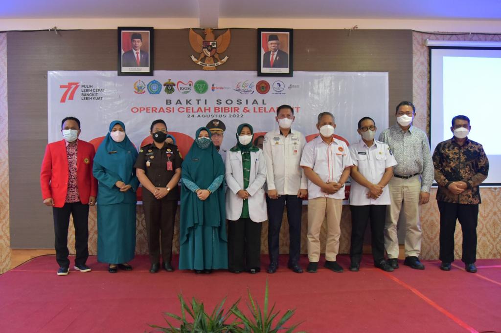 Gandeng Sejumlah Organisasi, PKK Sulsel Gelar Bakti Sosial Operasi Celah Bibir dan Lelangit 2 Gandeng Sejumlah Organisasi, PKK Sulsel Gelar Bakti Sosial Operasi Celah Bibir dan Lelangit