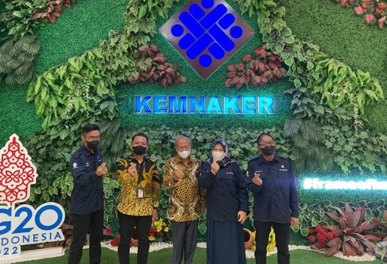 Bupati Jeneponto MoU dengan Kemenaker RI 5 Bupati Jeneponto MoU dengan Kemenaker RI