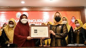 Naoemi Octarina Lantik Dekranasda  Bulukumba dan Lutim