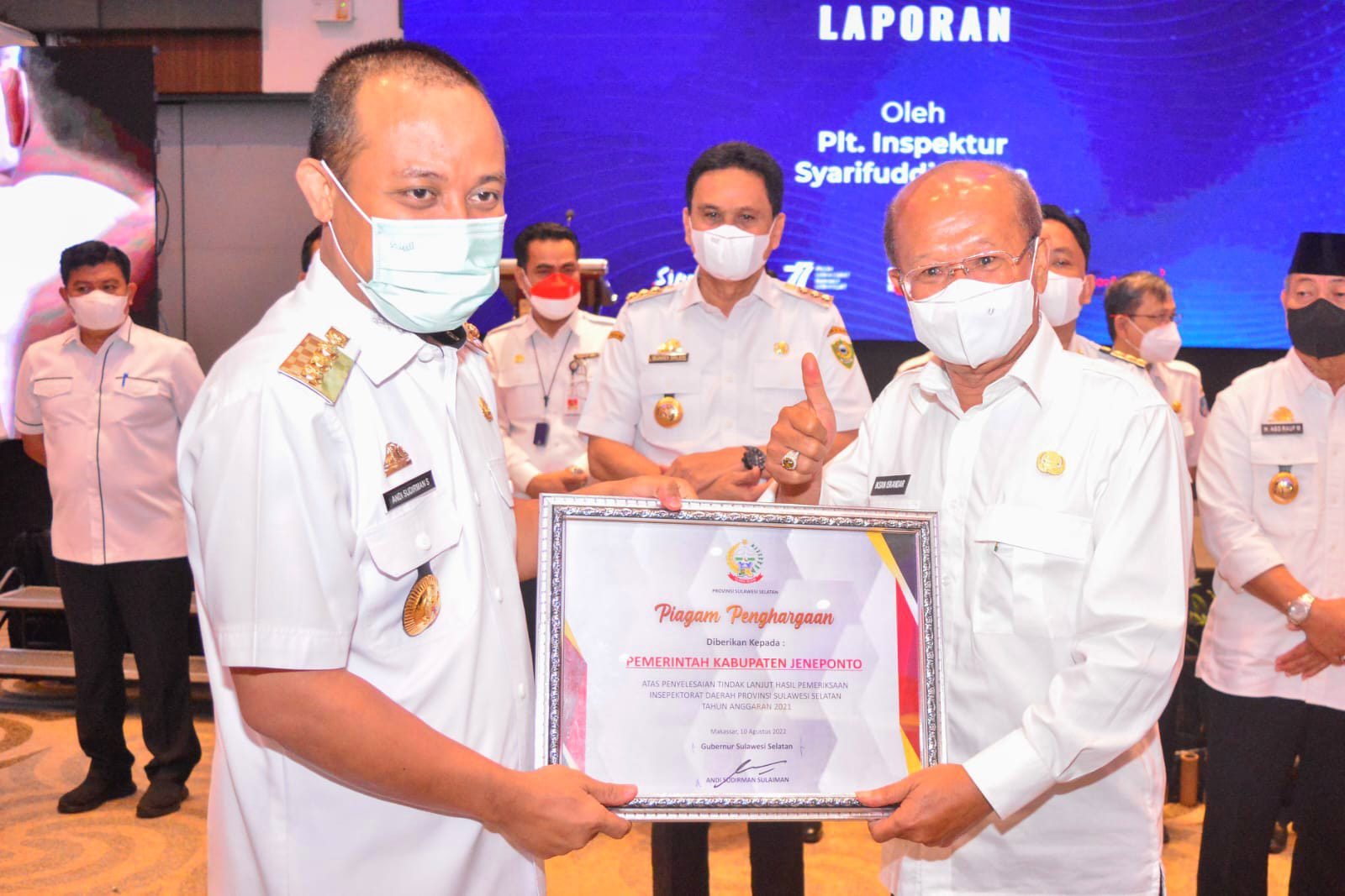 Gubernur Berikan Penghargaan Kepada Jeneponto Sebagai Kabupaten Terbaik Penyelesaian Tindak Lanjut