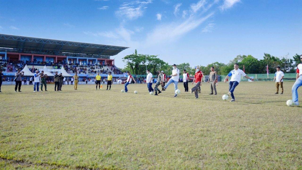 Bupati MYL Resmi Buka Turnamen Sepakbola Bupati CUP 2022 2 Bupati MYL Resmi Buka Turnamen Sepakbola Bupati CUP 2022