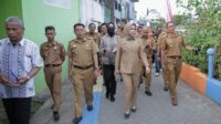 Tinjau Longwis Tepi Kanal Pentas Seni, Fatmawati: Manfaatkan Sudut Lorong untuk Tanaman Hias-Hidroponik