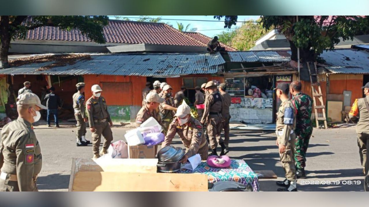 Satpol Sulsel & Makassar Tertibkan Lapak Disepanjang Jalan Amanagappa