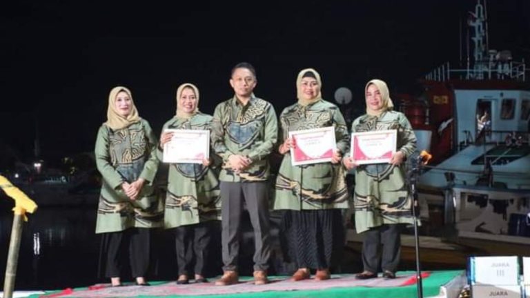 Pesta Rakyat Kecamatan Ujung Tanah di atas Kapal Phinisi berlangsung Meriah 10 Pesta Rakyat Kecamatan Ujung Tanah di atas Kapal Phinisi berlangsung Meriah