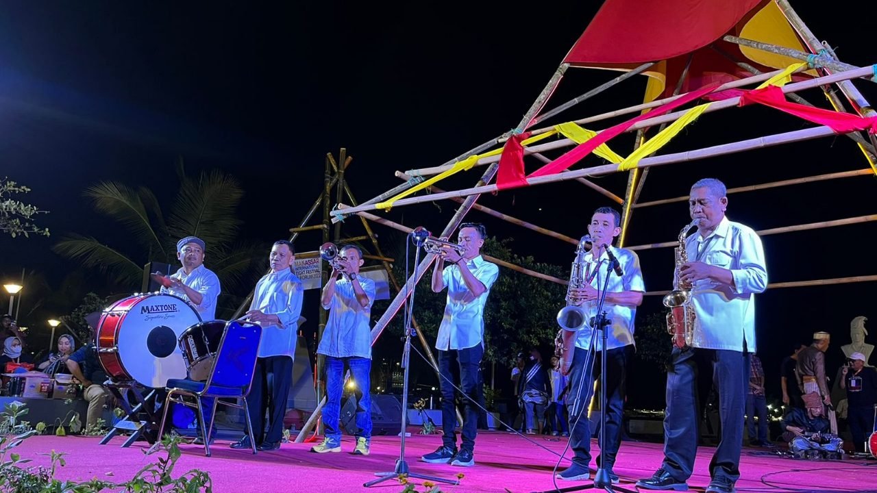 Kesenian Tanjidor Hibur Pengunjung Makassar F8 di Zona Satu