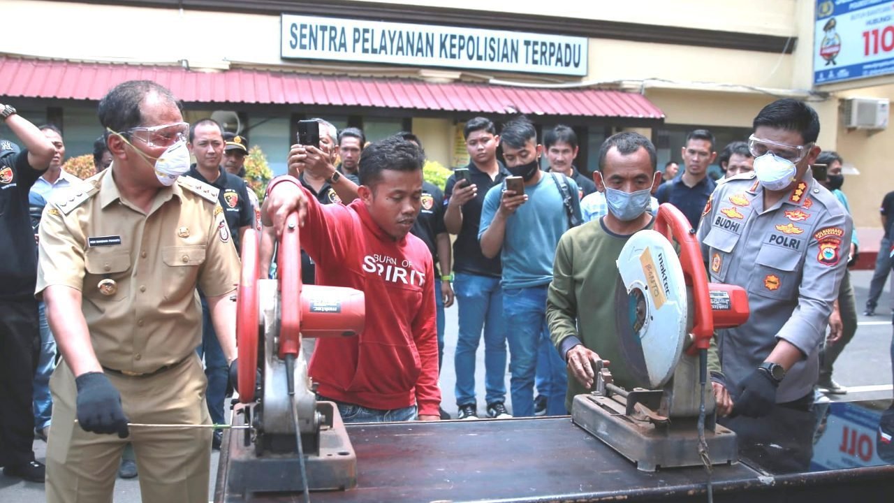 Hadiri Pemusnahan 940 Buah Sajam, Danny : Pembusuran di Makassar Berkurang