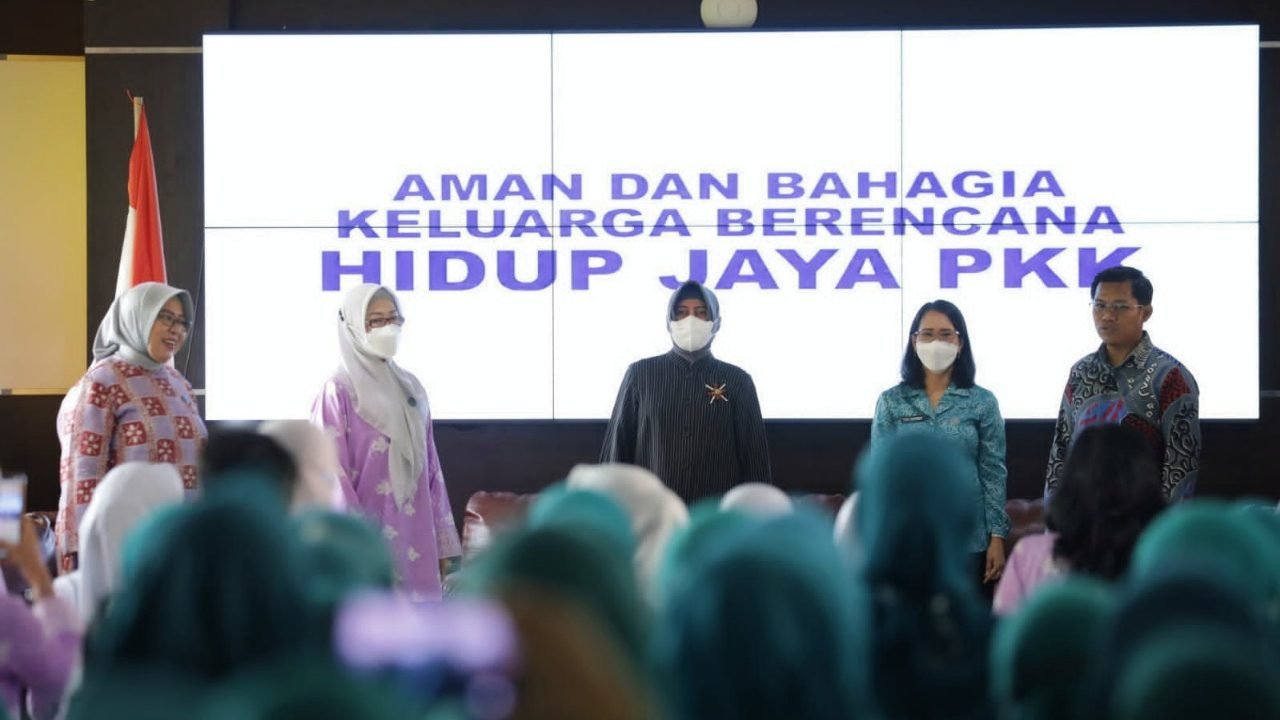 Indira Yusuf Ismail Tekankan Pentingnya Kebersihan di SMEP Biringkanaya