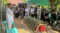 Kakak Sepupunya Meninggal, Gubernur Andi Sudirman Turut Antar ke Pekuburan di Toraja