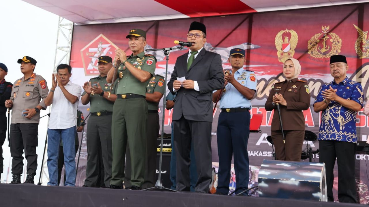 Wali Kota Makassar Ajak Warganya Mengenal Alutsista TNI