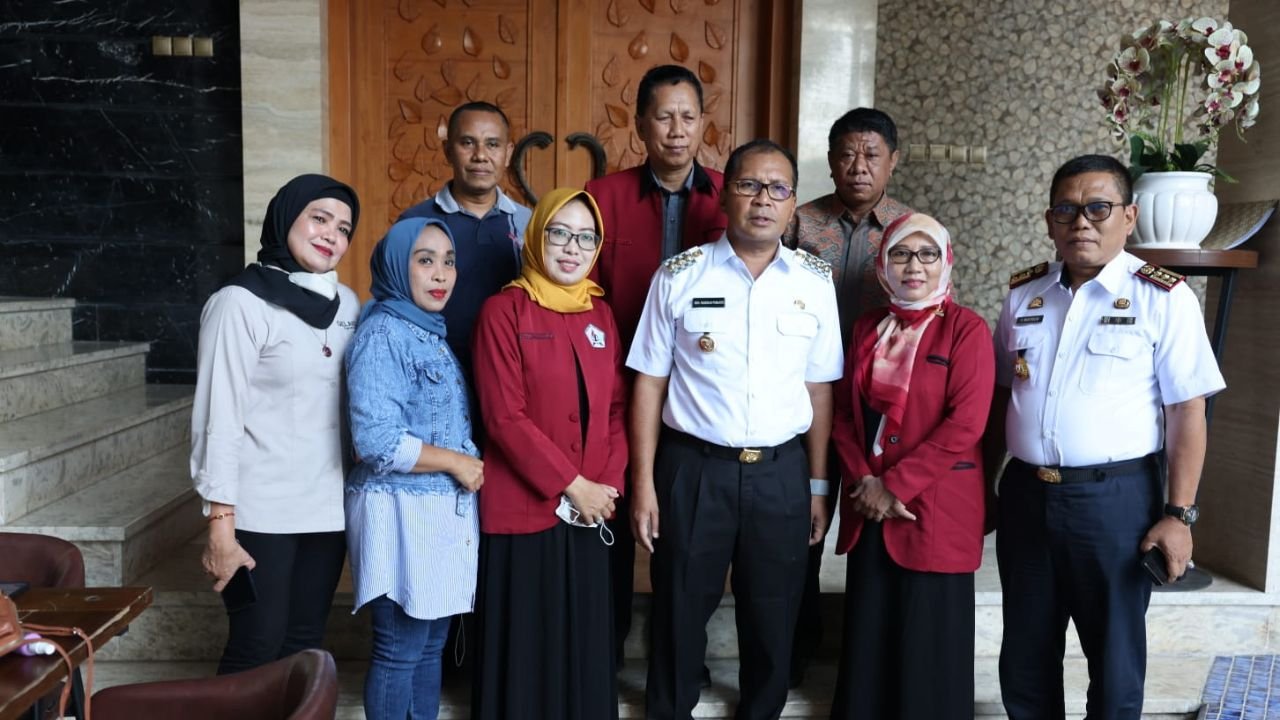 Reuni Dirangkaikan Senam Longwis Massal, Niat Alumni SMKN I Makassar Tuai Dukungan Danny