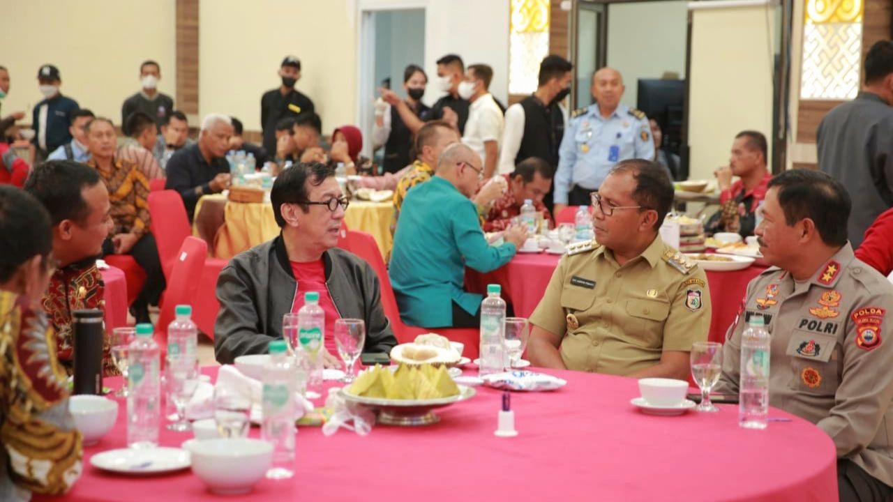 Jemput Langsung Menkumham RI, Danny: Selamat Datang di Kota Daeng 