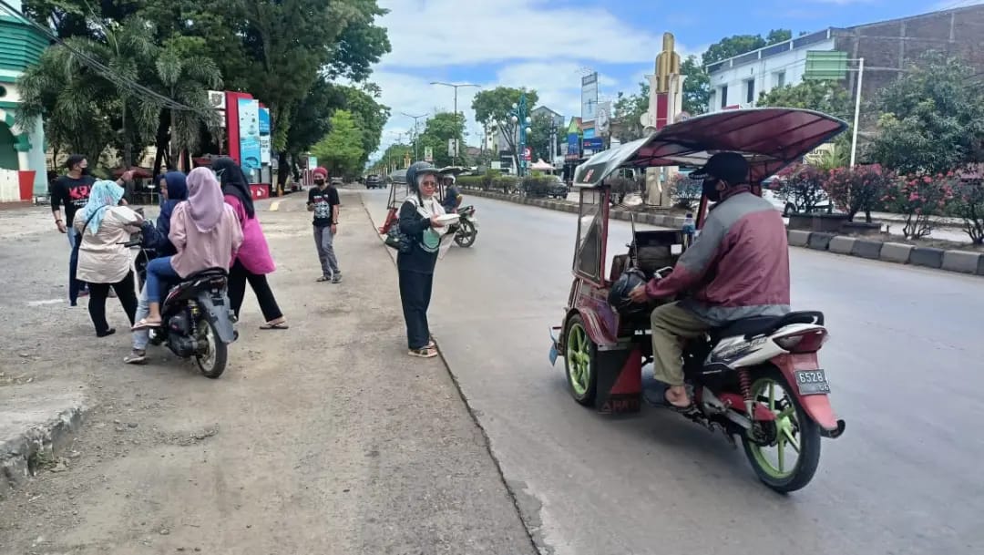Jumat Berkah, KPJ Pangkep Berbagi Makanan Siap Santap