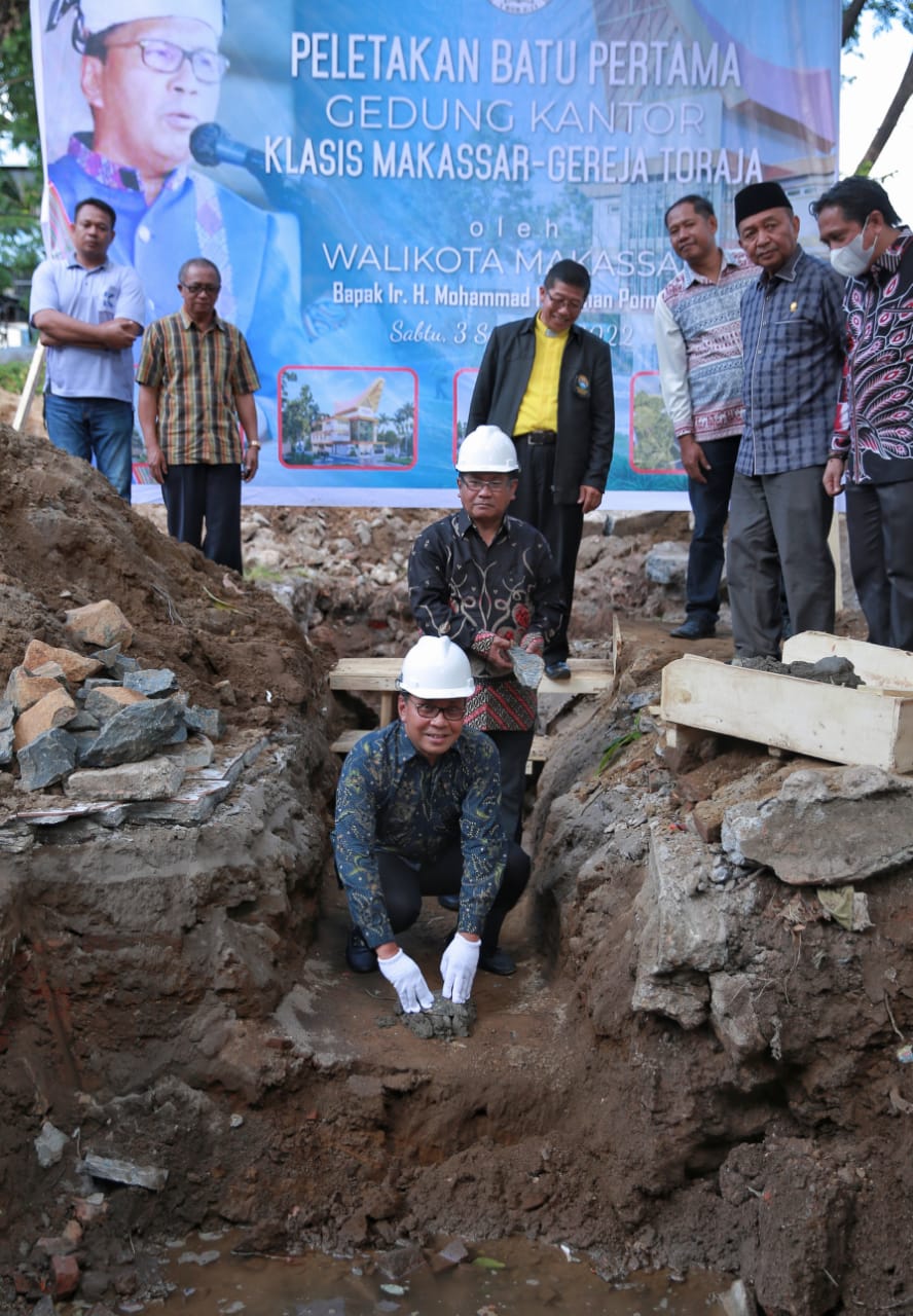 Wali Kota Letakkan Batu Pertama Pembangunan Kantor Klasis Makassar dan Gereja Toraja 2 Wali Kota Letakkan Batu Pertama Pembangunan Kantor Klasis Makassar dan Gereja Toraja