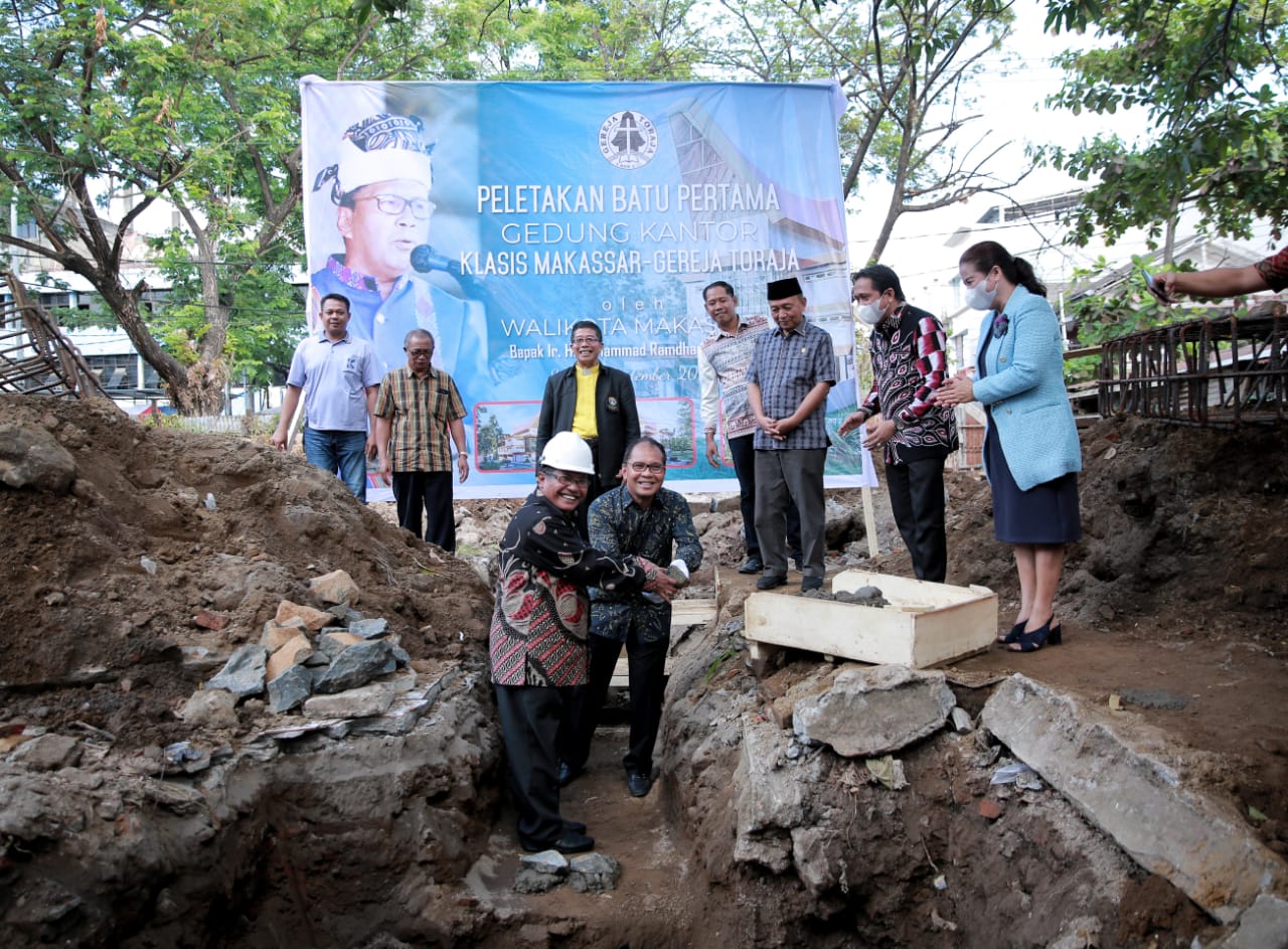 Wali Kota Letakkan Batu Pertama Pembangunan Kantor Klasis Makassar dan Gereja Toraja