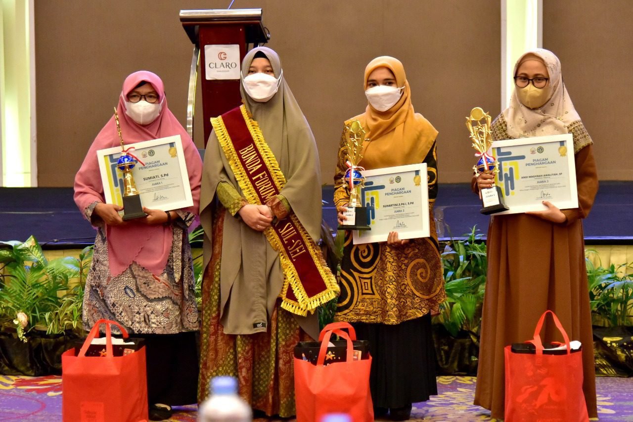 Naoemi Octarina Dikukuhkan Gubernur Sebagai Bunda Forum Anak Sulsel