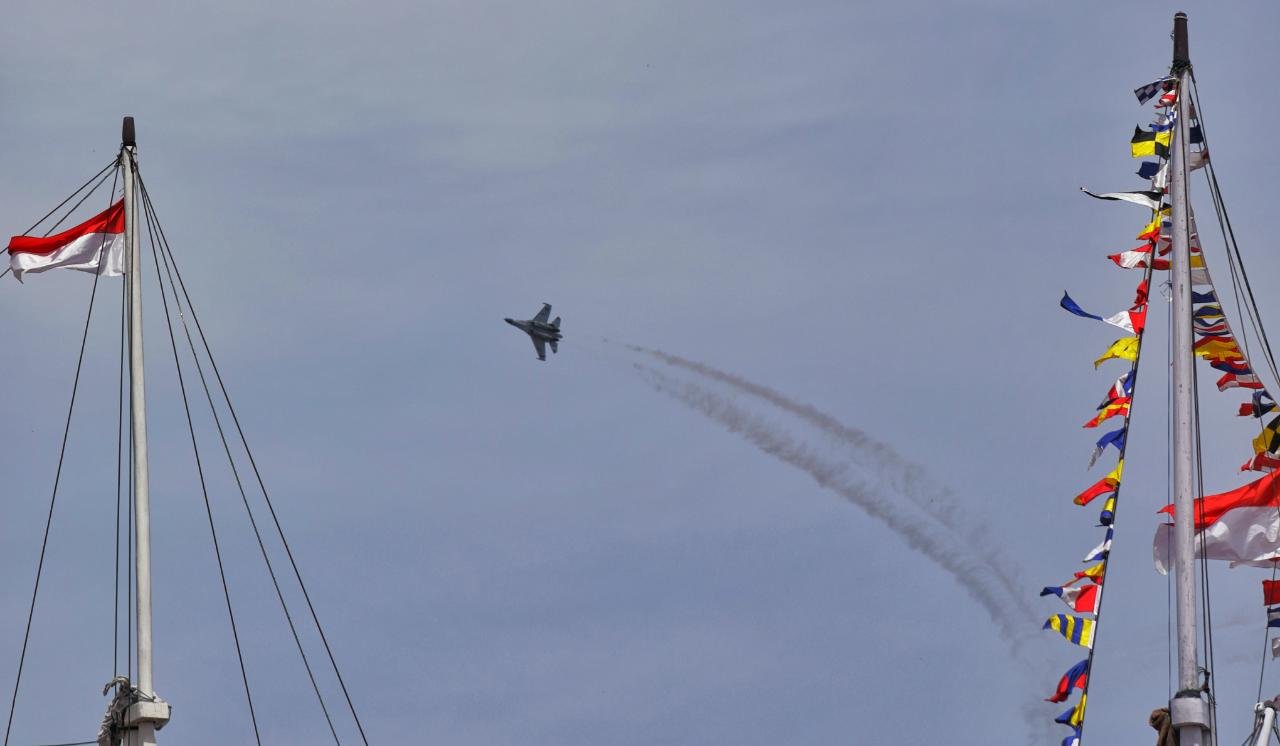 Sehari Jelang Makassar F8, Koopsud II Gelar Latihan Pembukaan Terjunkan Tiga Sukhoi