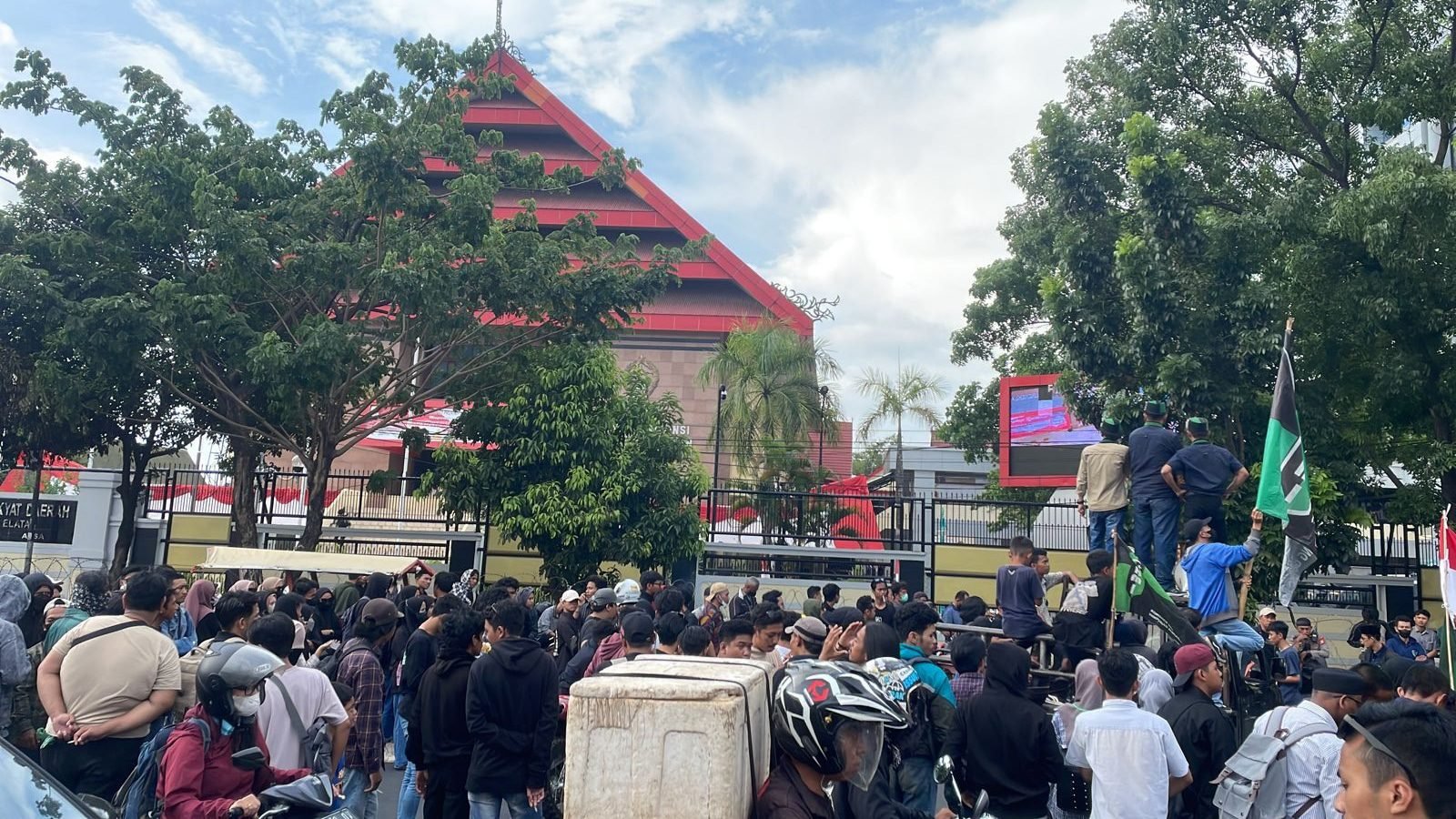 Tolak Perpanjangan Kontrak Karya PT Vale, Aliansi Mahasiswa Sulsel Gelar Unjuk Rasa